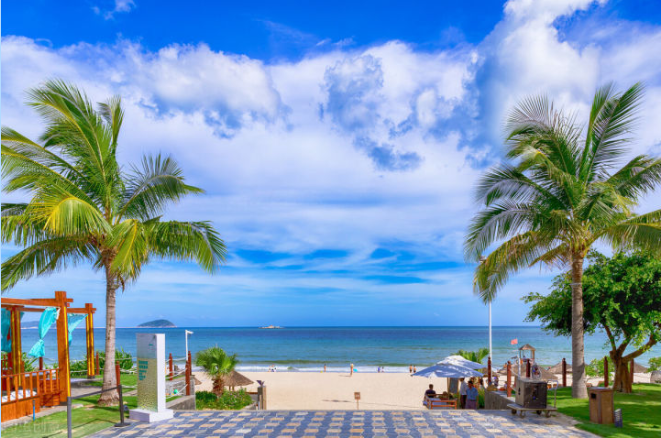 阳光海岸线上的海南魅力之城